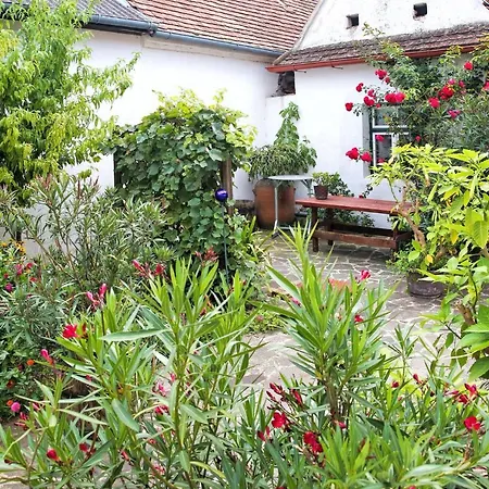 Daire Weinhof & Gaestezimmer Gregor Raab *